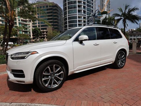 Used 2017 Volvo XC90 T6 Momentum w/ Vision Package image 16
