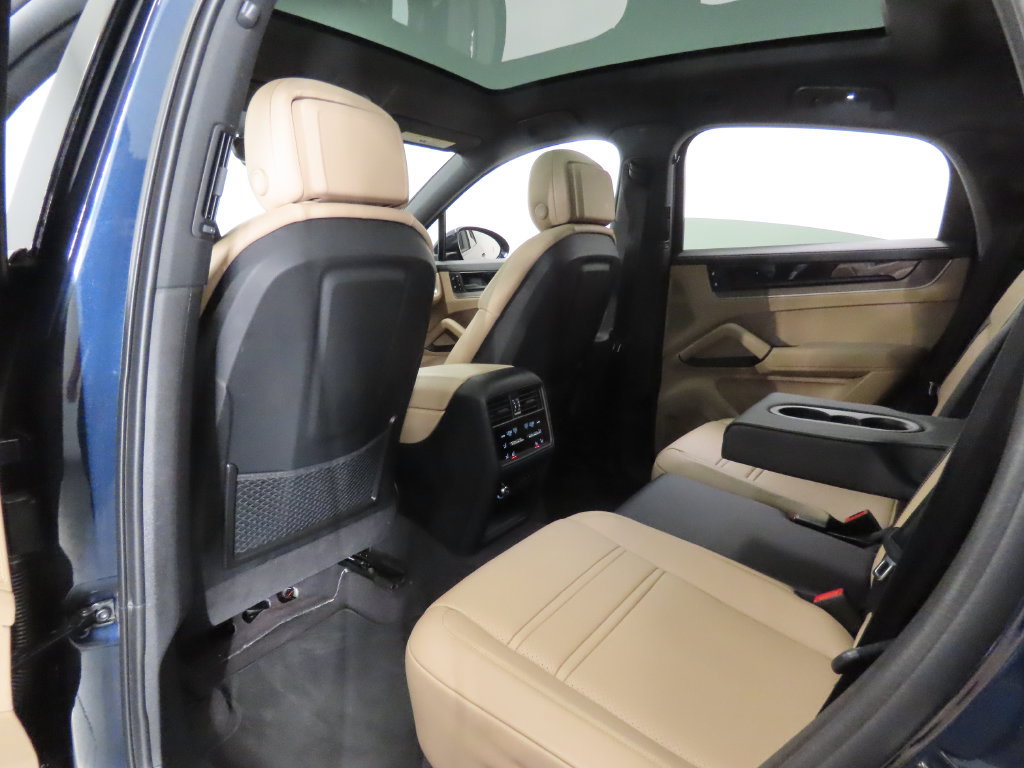 Used 2025 Porsche Cayenne S AWD/4WD image 46