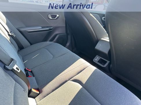 Used 2025 Kia K4 LXS image 9