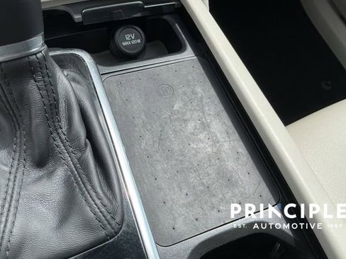 Certified 2022 Volvo XC90 T5 Momentum FWD image 19