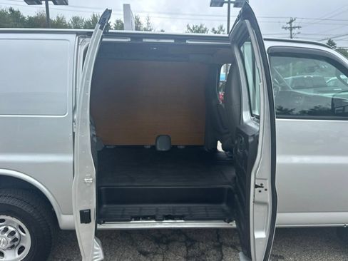 Used 2017 Chevrolet Express 2500 RWD image 31