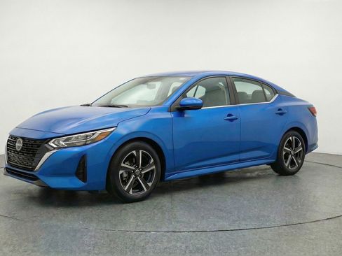 Used 2025 Nissan Sentra SV image 3