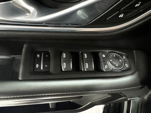 Used 2023 Chevrolet Suburban Premier AWD/4WD image 18