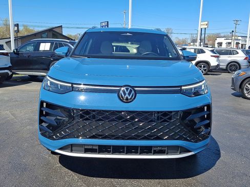 Certified 2025 Volkswagen Tiguan SEL R-Line image 2