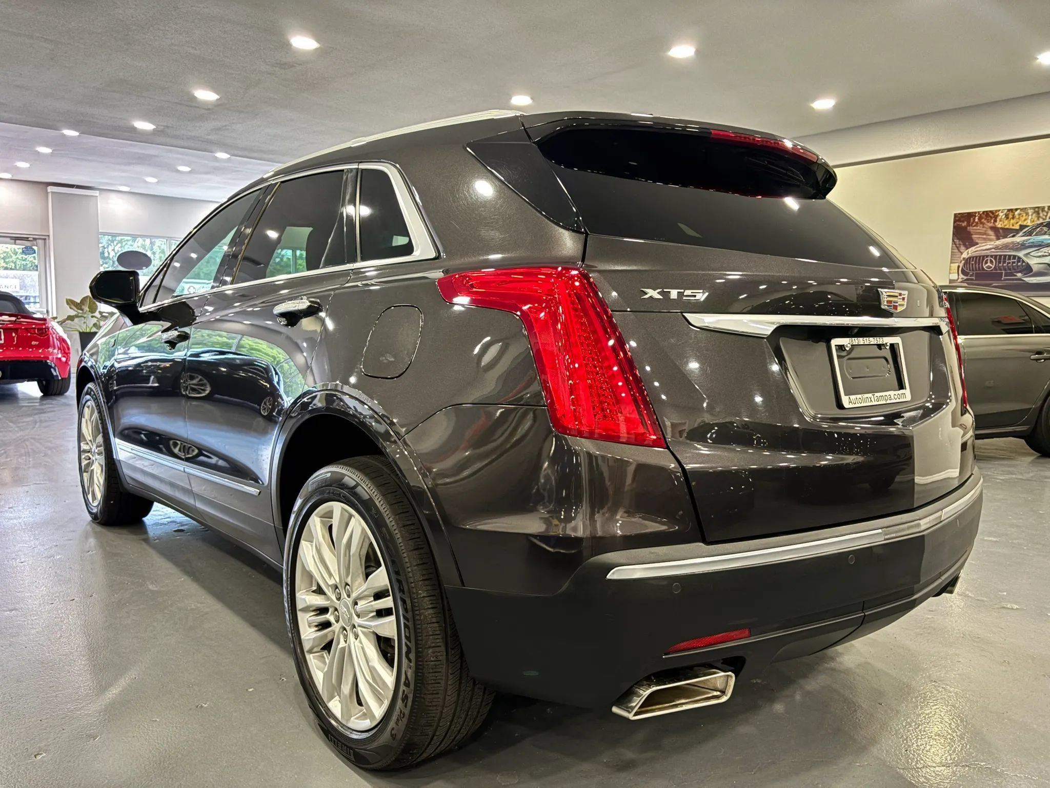 Used 2018 Cadillac XT5 Premium Luxury FWD image 5