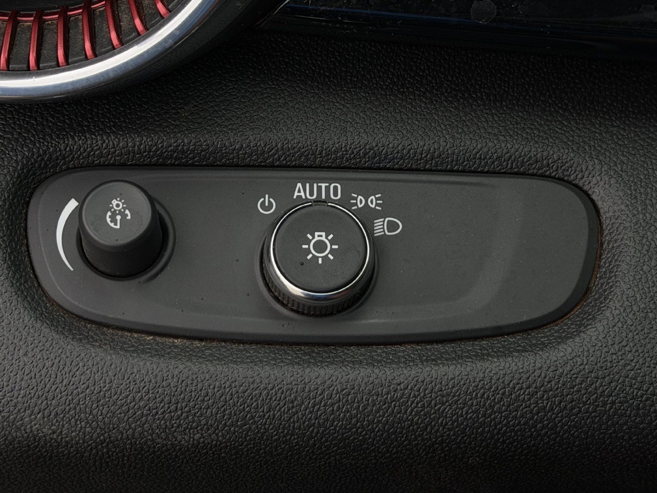 Used 2024 Chevrolet Trax RS FWD image 20