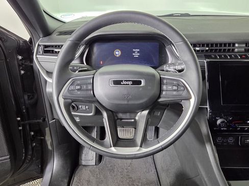 Used 2023 Jeep Grand Cherokee Altitude image 18