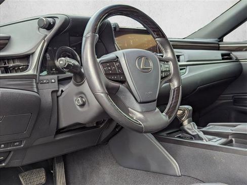 Used 2019 Lexus ES 300h w/ Premium Package image 9