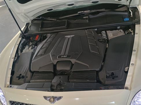 Used 2020 Bentley Bentayga AWD/4WD image 44