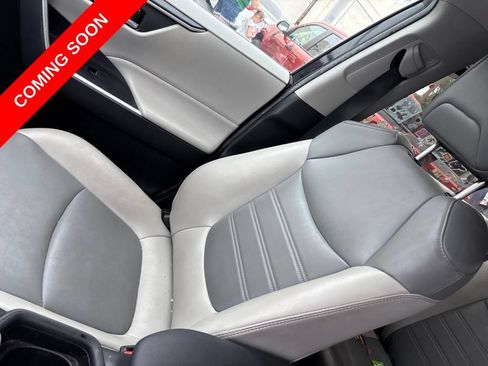 Used 2019 Toyota RAV4 XLE Premium w/ Carpet Mat Package FWD image 17