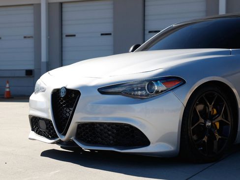 Used 2019 Alfa Romeo Giulia w/ Quick Order Package 22K Sport image 32