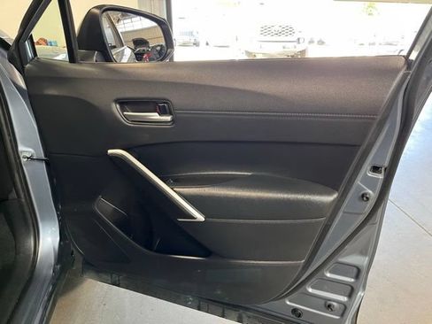 Used 2025 Toyota Corolla Cross XLE FWD image 12
