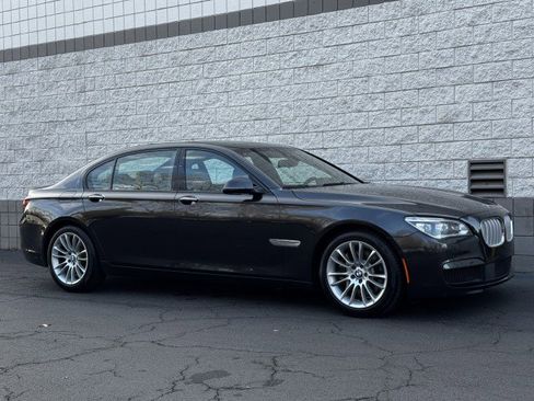 Used 2015 BMW 750Li xDrive xDrive w/ M Sport Edition image 18