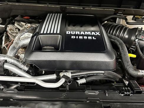 Used 2024 GMC Sierra 1500 AT4 w/ Technology Package image 8