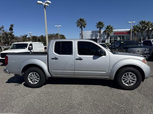 Certified 2019 Nissan Frontier SV image 2