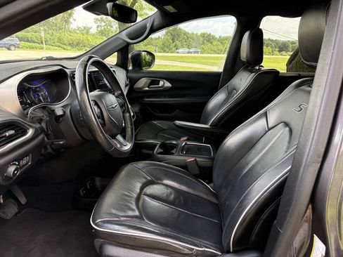 Used 2018 Chrysler Pacifica Limited w/ Advanced Safetytec Group FWD image 12