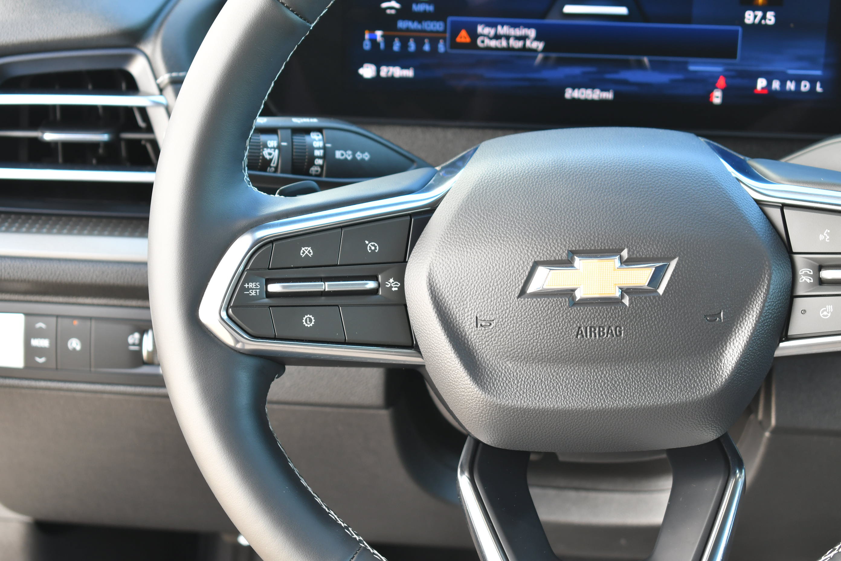 Used 2026 Chevrolet Traverse LT w/ Driver Confidence Package FWD image 8