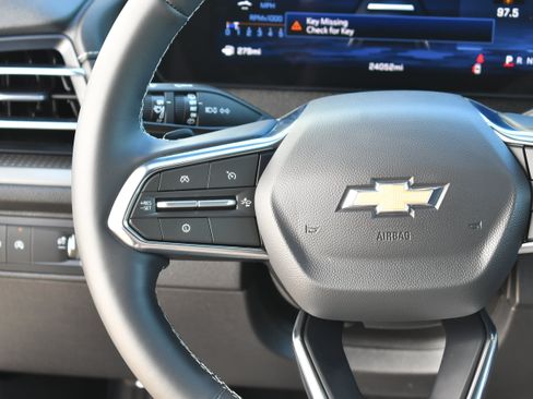 Used 2026 Chevrolet Traverse LT w/ Driver Confidence Package FWD image 8