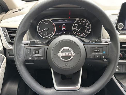 Used 2023 Nissan Rogue SV AWD/4WD image 22