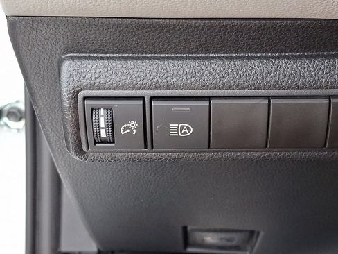 Used 2025 Toyota Corolla LE FWD image 27