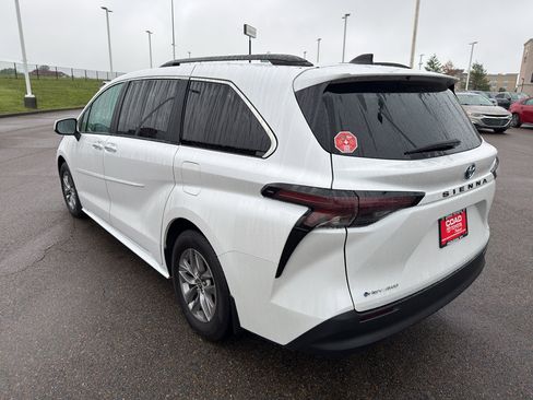 Certified 2025 Toyota Sienna XLE w/ XLE Plus Package AWD/4WD image 3