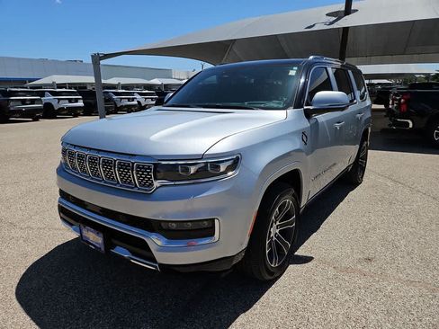Used 2022 Jeep Grand Wagoneer Series I AWD/4WD image 4