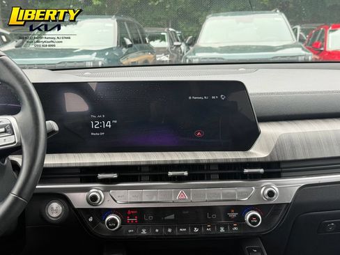 Used 2024 Kia Telluride EX w/ EX Captain's Chair Package AWD/4WD image 13