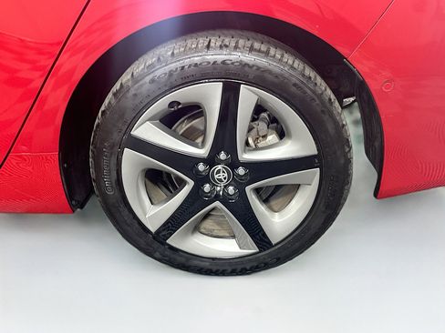 Used 2022 Toyota Prius XLE w/ Advanced Technology Package image 11