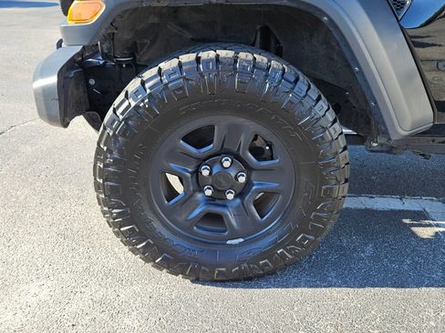 Used 2023 Jeep Gladiator Sport w/ Trailer Tow Package AWD/4WD image 9