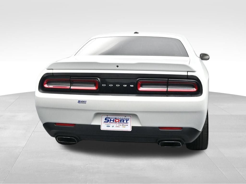 Used 2018 Dodge Challenger R/T RWD image 4