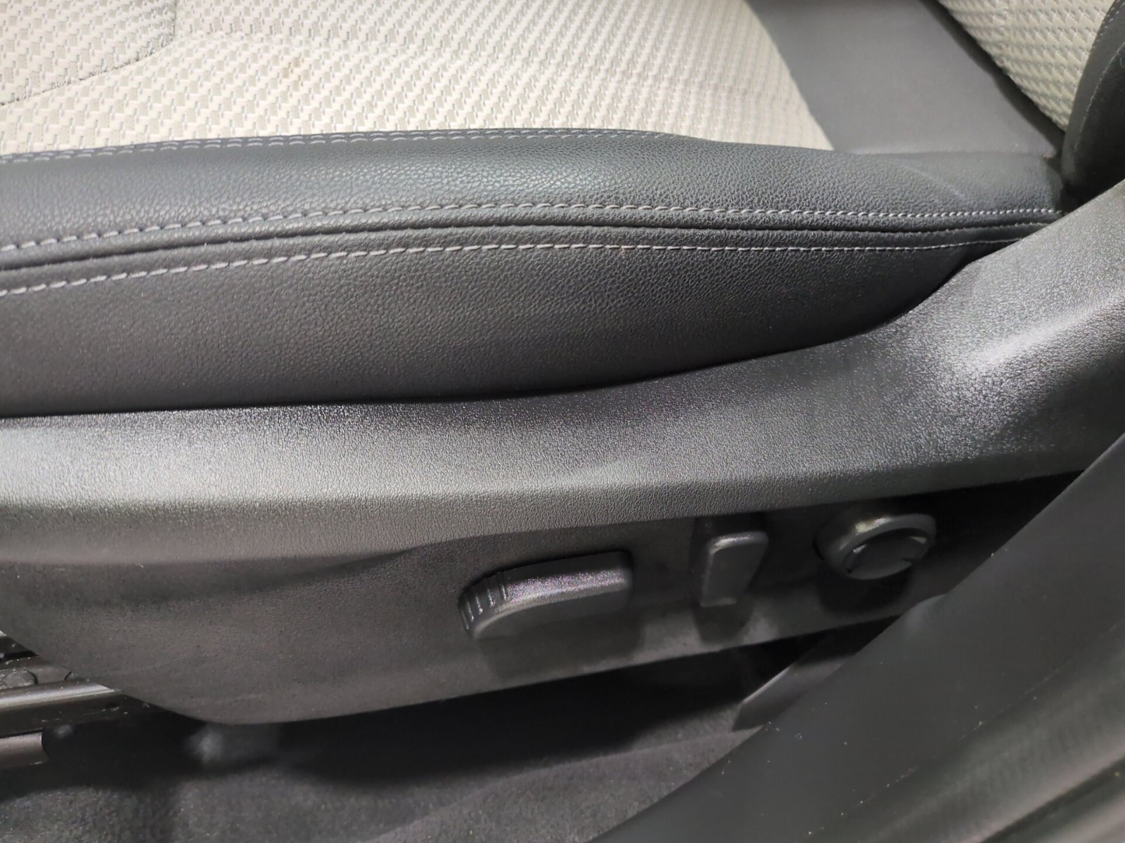 Certified 2024 Subaru Forester Premium AWD/4WD image 17