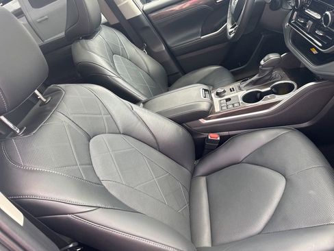 Used 2023 Toyota Highlander Platinum image 40