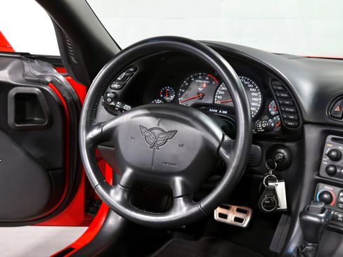 Used 2004 Chevrolet Corvette Convertible w/ Preferred Equipment Group RWD image 80