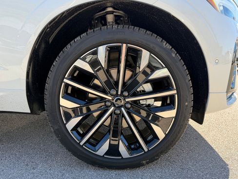 New 2026 Volvo XC60 B5 Ultra w/ Protection Package Premier image 7