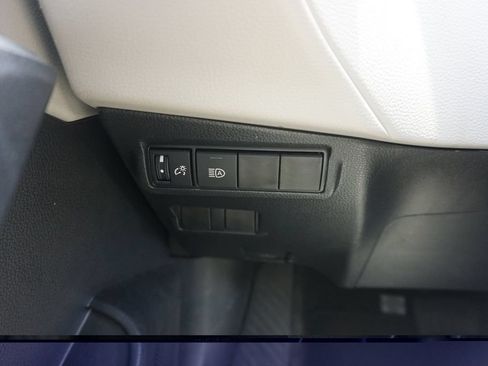 Used 2024 Toyota Corolla Cross L FWD image 5