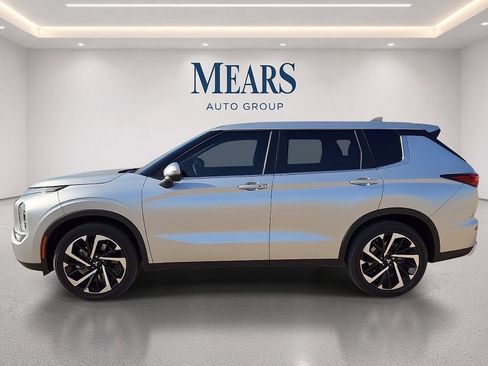 Used 2022 Mitsubishi Outlander SE FWD image 2