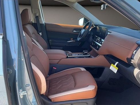 New 2026 Nissan Pathfinder Platinum image 11