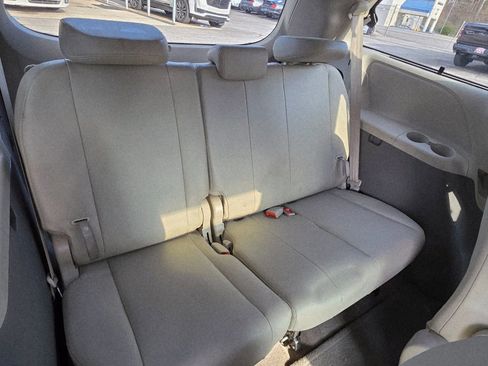 Used 2013 Toyota Sienna XLE image 14