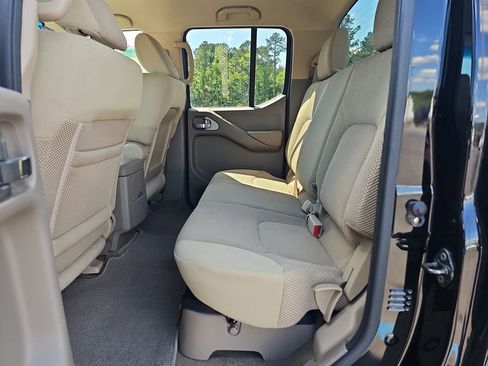 Used 2010 Nissan Frontier SE RWD image 18