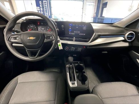 Used 2024 Chevrolet Trax LS w/ LS Convenience Package FWD image 21