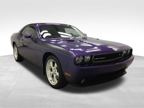 Used 2010 Dodge Challenger R/T RWD image 3