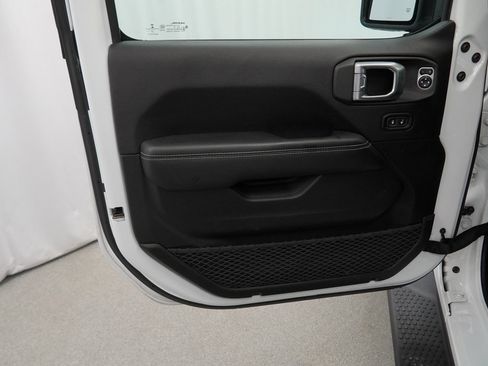 Used 2019 Jeep Wrangler Unlimited Sahara w/ Cold Weather Group image 42