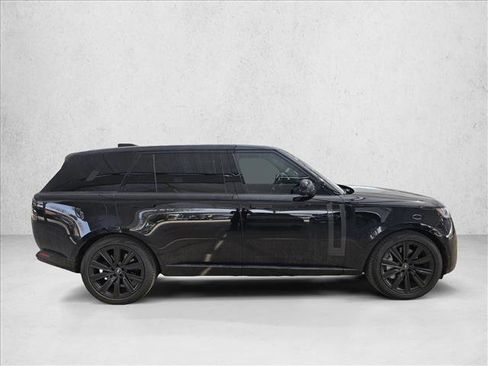 Used 2023 Land Rover Range Rover Long Wheelbase SE image 4
