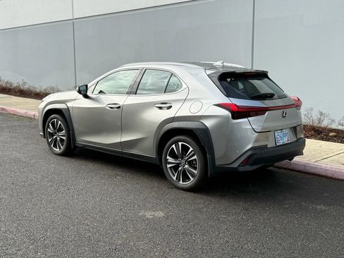 Used 2021 Lexus UX 200 image 3
