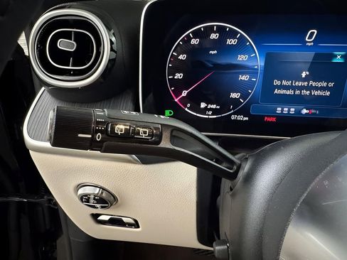 Used 2025 Mercedes-Benz GLC 300 image 20