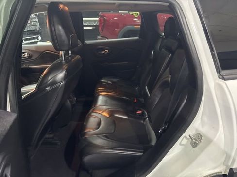 Used 2020 Jeep Cherokee Altitude image 25