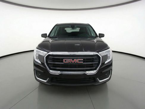 Used 2024 GMC Terrain SLE image 2