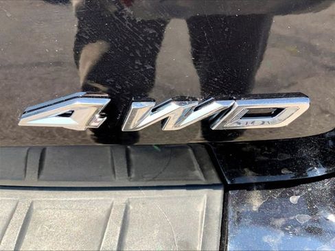 Used 2023 Ford Explorer XLT w/ Equipment Group 202A AWD/4WD image 13
