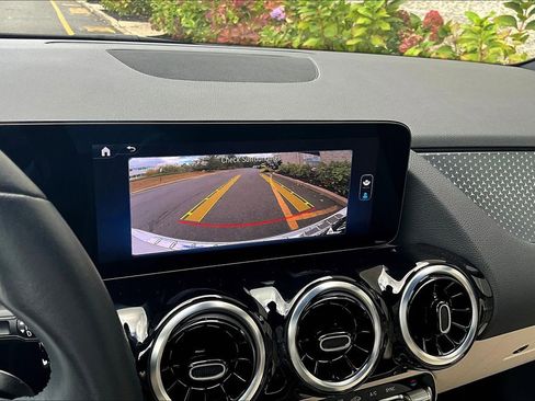 Used 2025 Mercedes-Benz GLA 250 4MATIC image 23