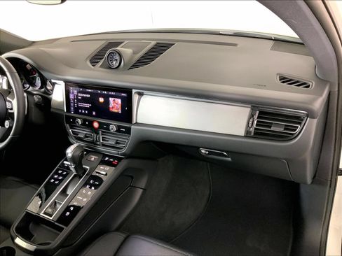 Used 2026 Porsche Macan AWD/4WD image 17
